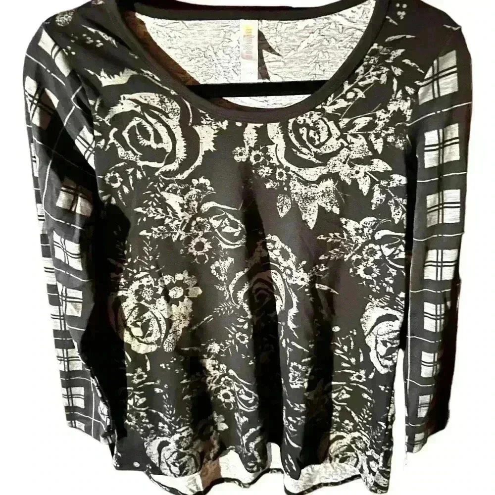Lularoe small black & grey lynnae long sleeve t shirt. Roses with plaid sleeves